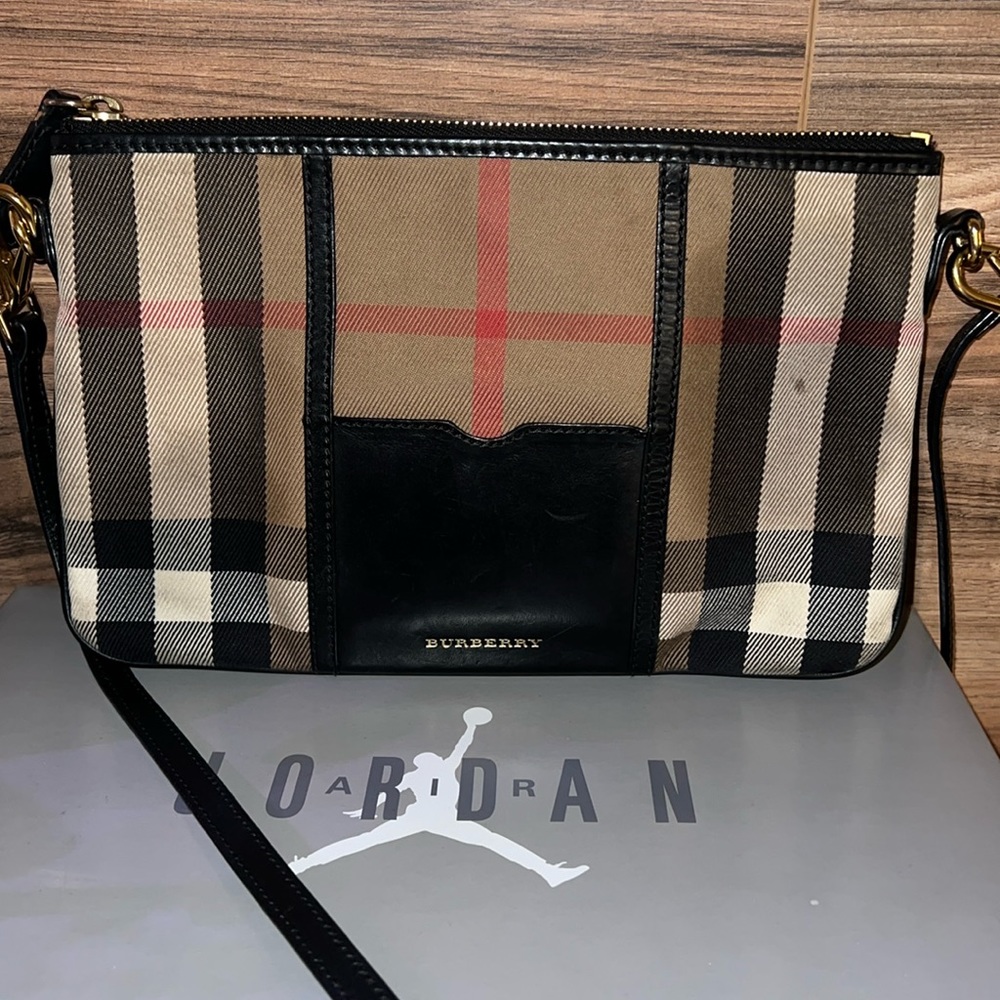 EUC BURBERRY CROSSBODY BAG !